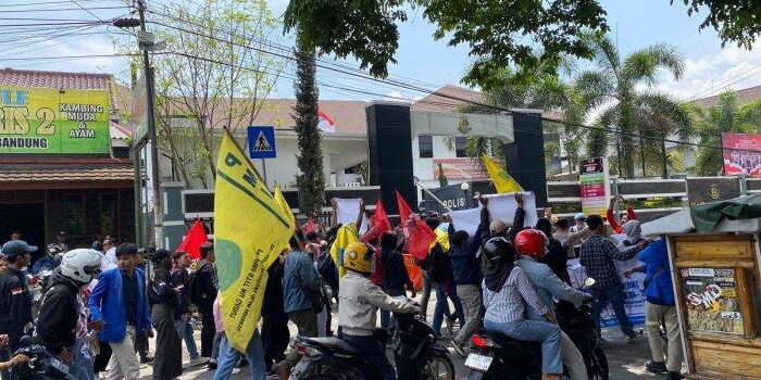 Demo Mahasiswa di Kejari Garut, Sentil Keras Oknum Jaksa yang Diduga Lakukan Pemerasan