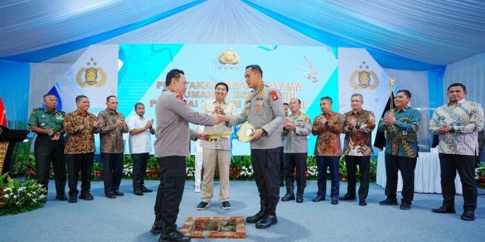 Dukung Pemerintah dalam Program 3 Juta Rumah, Kapolri Pimpin Groundbreaking Rumah Subsidi untuk Anggota
