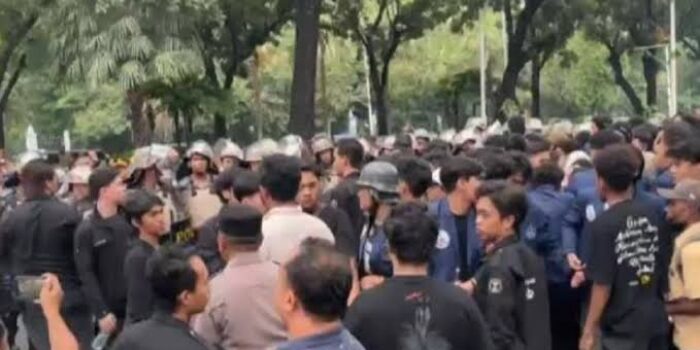 Demo Ricuh di Jakarta: 93 Massa Aksi Diamankan, Tujuh Polisi Cedera