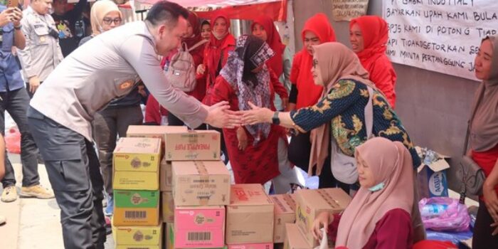 Polres Tangsel Buka Dialog dengan Ibu-Ibu Buruh Korban PHK, Aksi Simpatik Kawal May Day