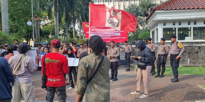 Tidak Berizin, Aksi Spontan Mahasiswa di Jakarta Pusat Tetap Dijaga Aparat dengan Humanis