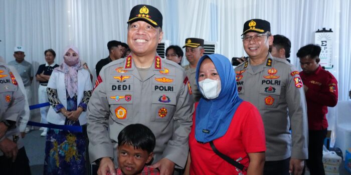 Wakapolri Hadir Langsung di Tengah Warga Gunung Sindur dalam Baksos Polri