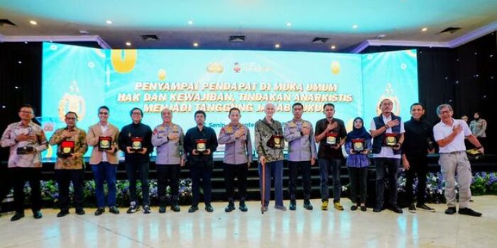 Saat Polisi dan Aktivis Duduk Bersama: Demi Demokrasi