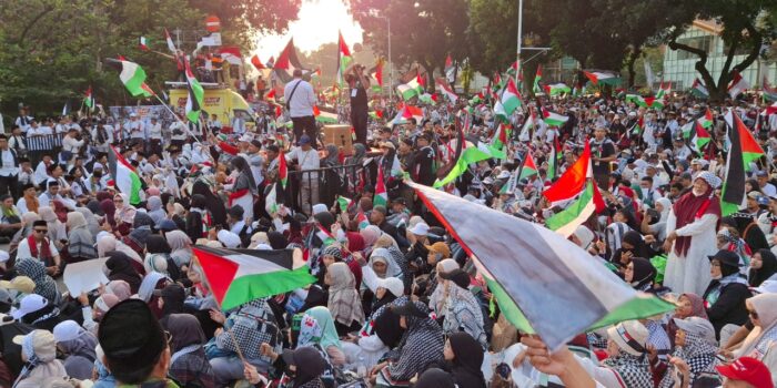 Minggu Pagi di Jakarta Diwarnai Aksi Damai Bela Palestina: Ribuan Warga Padati Patung Kuda
