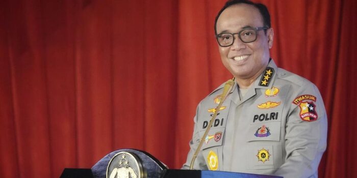 Wakapolri Komjen Dedi Diganjar Penghargaan dari FH Universitas Brawijaya