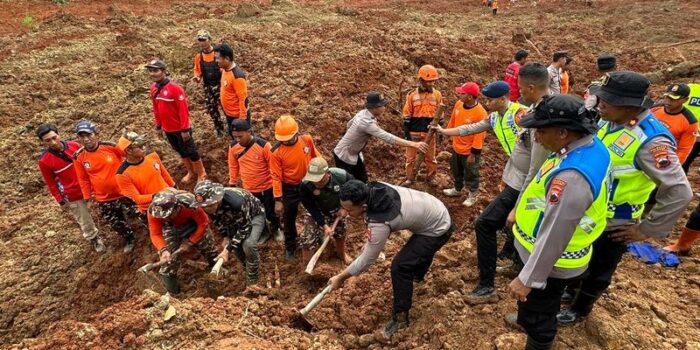 Polda Jateng Dukung SAR dengan Anjing Pelacak untuk Temukan Warga Cibuyut