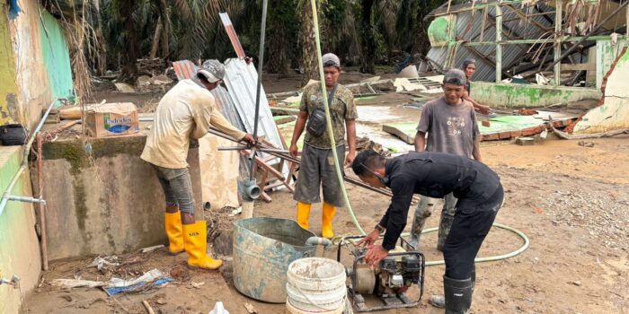 Satbrimob Polda Aceh Bangun MCK Umum di Aceh Tamiang, Warga Sambut Baik