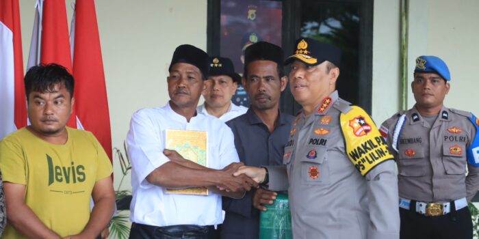 Pascabanjir Aceh Utara, Wakapolri Salurkan Bantuan Alat Berat dan Sembako