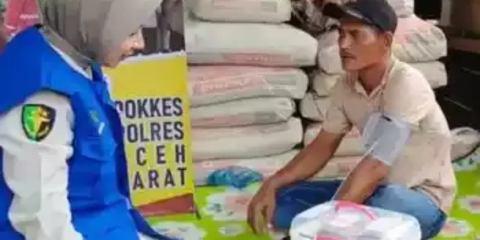 Pelayanan Kesehatan Gratis Polri Meringankan Beban Warga Korban Banjir Aceh
