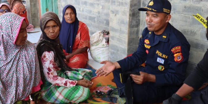 Dari Desa ke Desa, Polri Beri Pengobatan Gratis Korban Banjir Aceh