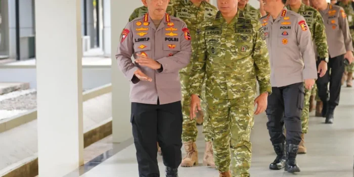 Bertemu Panglima TNI di Mabes TNI, Kapolri Ajak Perkuat Soliditas hingga Tingkat Daerah